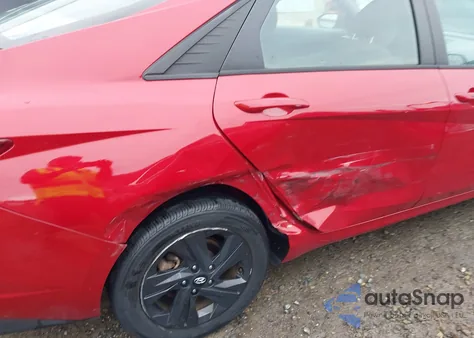 2021 Hyundai Elantra Sel z USA, uszkodzony, nr VIN KMHLM4AG7MU128167